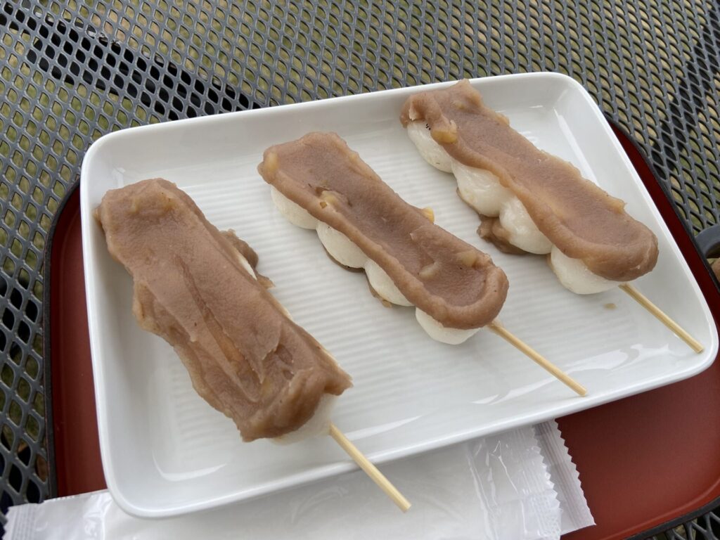 武平作 小山店(時のテラス)の秋限定品・栗餡のお団子